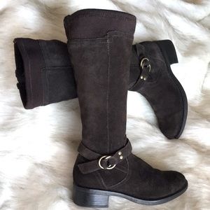 EASY SPIRIT -CLASSIC CHOCOLATE BROWN SUEDE SIDE ZIP BOOT W/HARNESS BUCKLE BOOT
